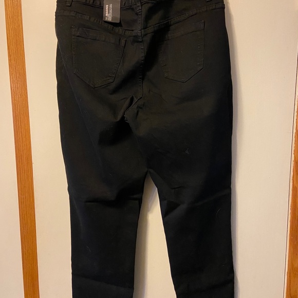 Lane Bryant black jegging jean - Picture 5 of 5